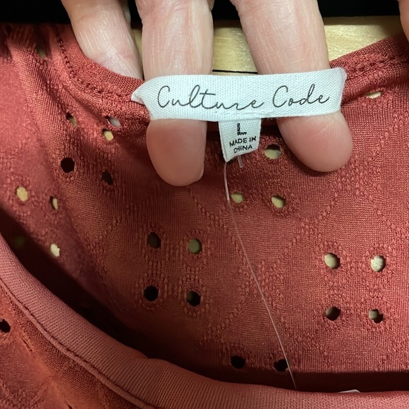 Culture Code size large long sleeve eyelet rust colored soft and stretchy blouse - Picture 4 of 9